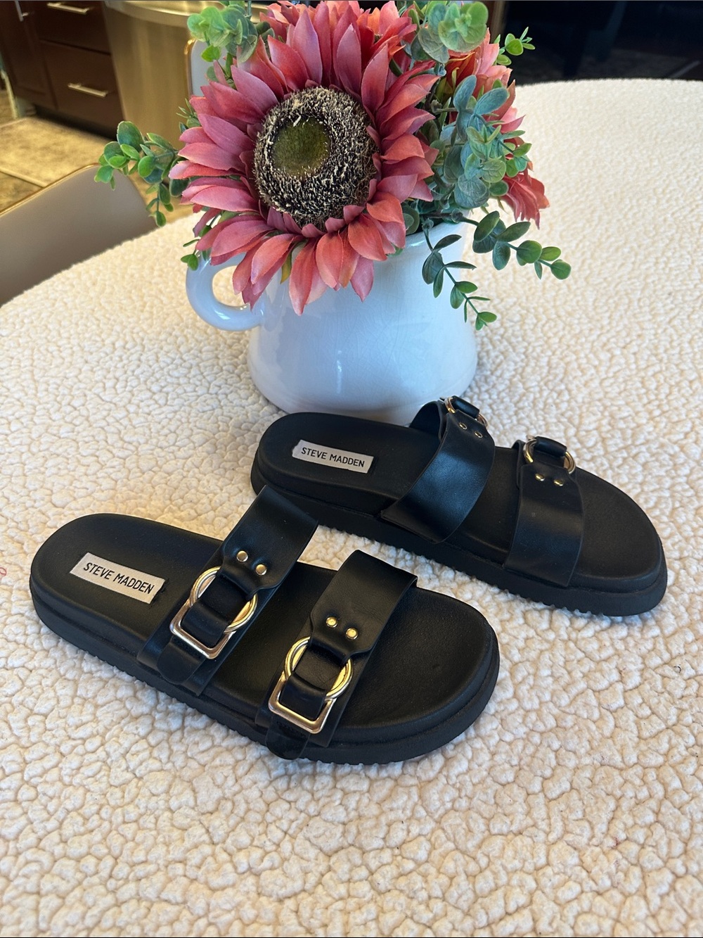 Steve Madden Black Slide Sandals with Gold Buckles Sz 8.5 - Picture 4 of 10